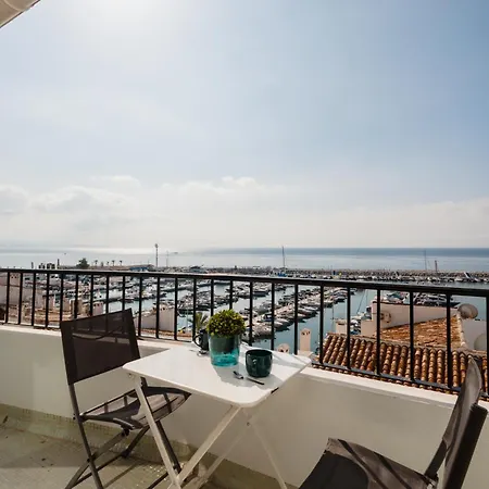 With Stunning Sea Views, Puerto Banus Lejlighed Marbella