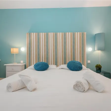 With Stunning Sea Views, Puerto Banus Lejlighed Marbella