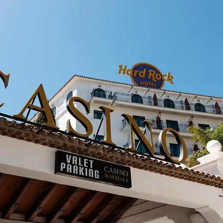 With Stunning Sea Views, Puerto Banus Μαρμπέλλα